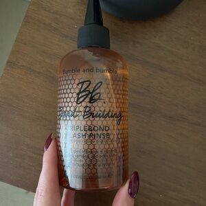 Bumble and bumble
Bond-Building TripleBond Flash Rinse